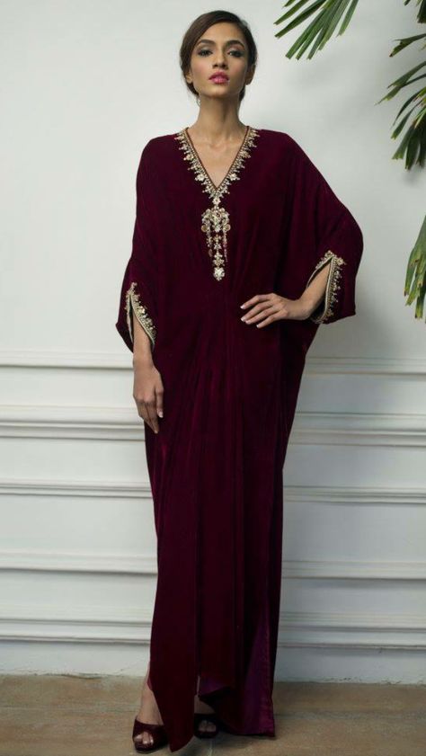 Dresses Design Pakistani, Design Pakistani Dresses, Pakistani Dresses Design, Velvet Dresses Outfit, Kaftan Design, Misha Lakhani, Kaftan Pattern, Kaftan Designs, Velvet Dress Designs