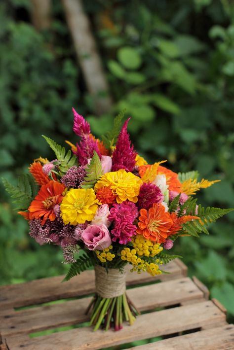 Zinnia Wedding Bouquet, Wedding Flower Guide, Flower Guide, Cut Flower Garden, Colorful Bouquet, Fall Wedding Flowers, Flower Farm, Beautiful Bouquet, Bridesmaid Bouquet