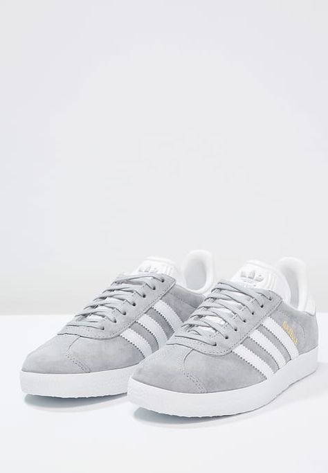 pinterest//xoannieyahnke Sneakers Outfit Work, Adidas Originals Gazelle, Sneaker Outfits, Metallic Sneakers, Women Nike, Sneakers Adidas, Adidas Sneaker, Adidas Gazelle Sneaker, New Sneakers