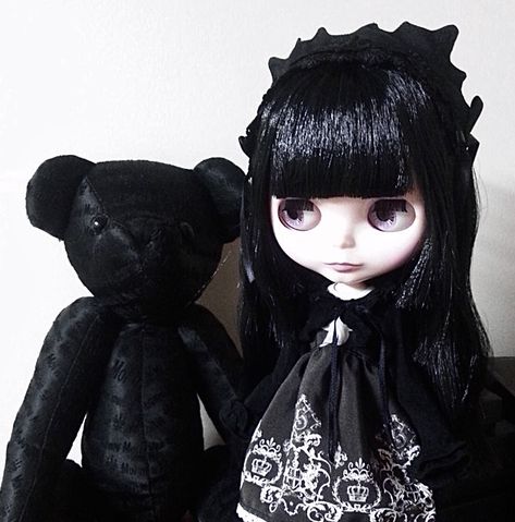 Blythe Dolls Black Hair, Goth Doll, Doll Plushies, Doll Aesthetic, Scary Dolls, Gothic Dolls, Dream Doll, Living Dolls, Doll Maker