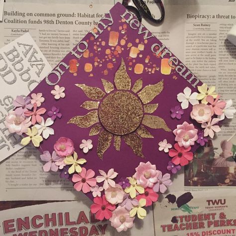 Tangled Aesthetic, Disney Graduation Cap, Face Art Painting, Tangled Jewelry, Disney Graduation, Grad Cap Decorated, Graduation Cap Decoration Diy, High School Graduation Cap, College Graduation Cap Decoration