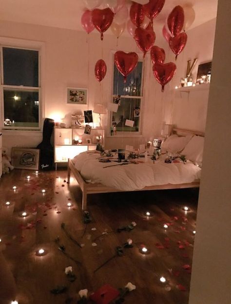 150 Sweet & Romantic Valentine's Home Decorations That Are Really Easy To Do - Hike n Dip Valentine's Home Decoration, Room Surprise, Romantic Room Surprise, Romantic Room Decoration, Surprise Boyfriend, Birthday Room Decorations, Romantic Date Night Ideas, Romantic Bedroom Decor, Birthday Surprise Boyfriend