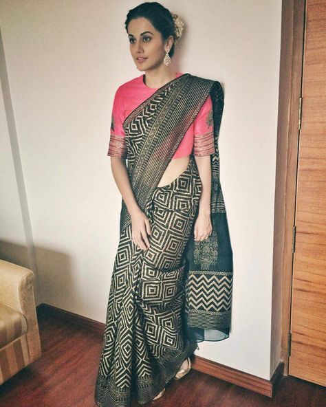 Tapsee Pannu, Formal Saree, Indian Sari Dress, Cotton Saree Blouse Designs, Cotton Saree Blouse, Taapsee Pannu, Cotton Saree Designs, Modern Saree, Simple Sarees