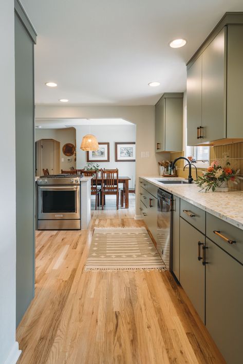 Green Kitchen Cabinets Wood Floors, Natural Hardwood Floors Kitchen, Light Hardwood Floors Kitchen, Light Wood Floors Kitchen, Bamboo Flooring Kitchen, White Wash Wood Floors, Wood Floors Kitchen, Oak Floor Kitchen, Natural Oak Flooring