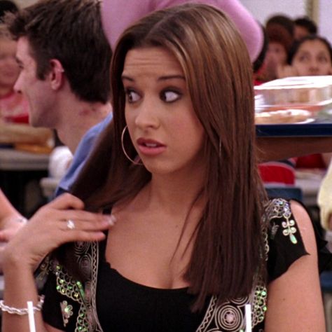 Mean Girls Icons, Pink Y2k Fashion, 2000s Movie Fashion, Mean Girls Gretchen, Mean Girls Makeup, Mean Girls 2004, Gretchen Wieners, Gretchen Weiners, Mean Girls Aesthetic