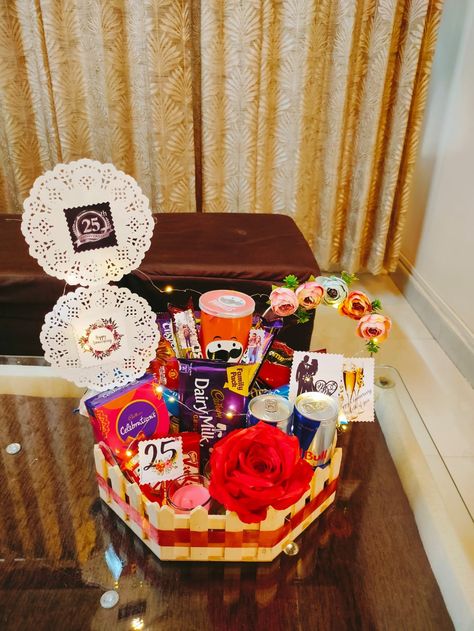 25th Anniversary Hamper Ideas, Anniversary Hamper Ideas, Balloon Hamper, Anniversary Hamper, Hamper Packaging, Hampers Ideas, Wedding Gift Hampers, Birthday Hamper, Hamper Ideas