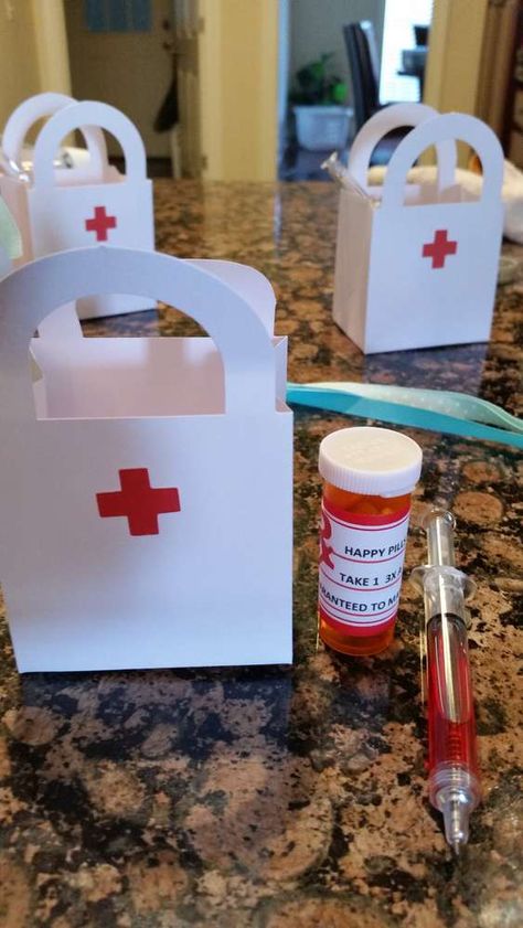 Nursing Graduation Party Favors, Nurse Party Games, Nurse Party Ideas, Medical Themed Parties, Nurse Grad Parties, Nurse Graduation Party Decorations, Medical Party, Doctor Party, Nursing School Graduation Party