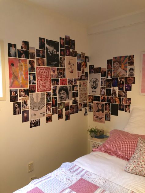 Harry Styles Collage Wall, Music Wall Collage Bedroom, Music Style Bedroom, Harry Styles Photo Wall Bedroom, Harry Styles Inspired Bedroom, Photo Wall Ideas Bedroom Aesthetic, Photo Wall Collage Dorm, Photo Wall Collage Ideas Bedrooms, Room Ideas Harry Styles