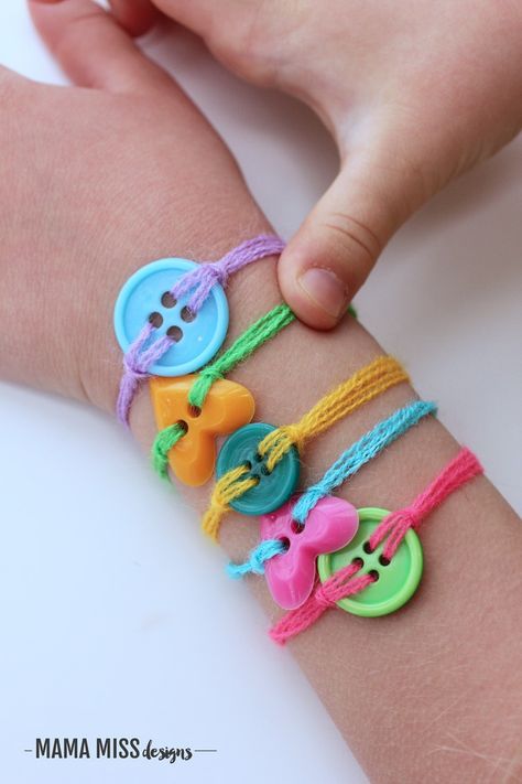 Tell a friend you love them just the way they are with these handmade colorful friendship bracelets. @mamamissblog Button Friendship Bracelet, Diy Button Necklace, Button Activities, Crafts With Buttons, Friendship Craft, Art With Friends, Friendship Crafts, Buttons Crafts Diy, Creativity Ideas