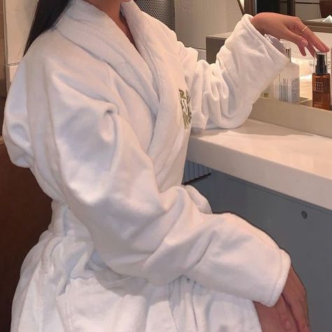 Comfy Robe Aesthetic, Shower Robe Aesthetic, White Bathrobe Aesthetic, Bathroom Robe Aesthetic, Bath Robe Aesthetic, Robes Aesthetic, Bathrobe Aesthetic, Jacklin Smith, Viktoria Secret