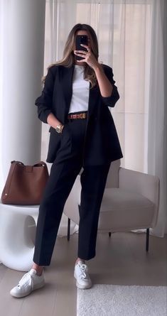 Ținute Business Casual, Smart Casual Women, Casual Work Outfits Women, Stylish Work Attire, Business Outfits Women, Business Casual Outfits For Work, Everyday Fashion Outfits, Casual Day Outfits, Elegante Casual