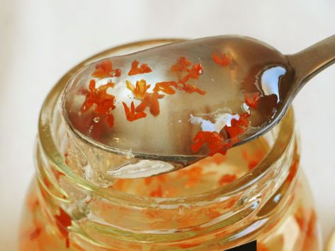 'Kanehiki's petal jam' which can enjoy the fragile sweet scent of osmanthus in the year all year Taste Review - GIGAZINE Osmanthus Flower, Studying Food, Tea Snacks, Dessert Photography, Food Forest, My Mouth, Sweet Scents, Beautiful Food, Pretty Food