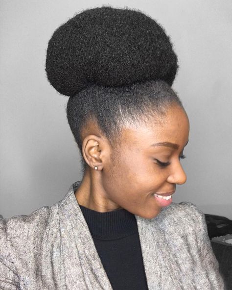 4C Natural Hair | Nash Amber on Instagram: “Curly Crown flow 🍍➰👑 ⠀⠀⠀⠀⠀⠀⠀⠀⠀ I try not to restyle my hair too much during the week, when it’s not in a protective style. I aim to have…” Latest Packing Gel Hairstyle, Packing Gel, Latest Hairstyles For Ladies, Gel Hairstyles, Natural Protective Styles, Classy Business Outfits, Plaits Hairstyles, Lace Gown Styles, 4c Natural