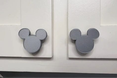 Magical Mickey Mouse Icon Knobs To Add To Your Home! Mickey Bathroom Ideas, Disney Bathroom Ideas For Adults, Disney Office Ideas, Disney Room Ideas For Adults, Mickey Bedroom, Encanto House, Disney Decor Bedroom, Mickey Bathroom, Disney House Ideas