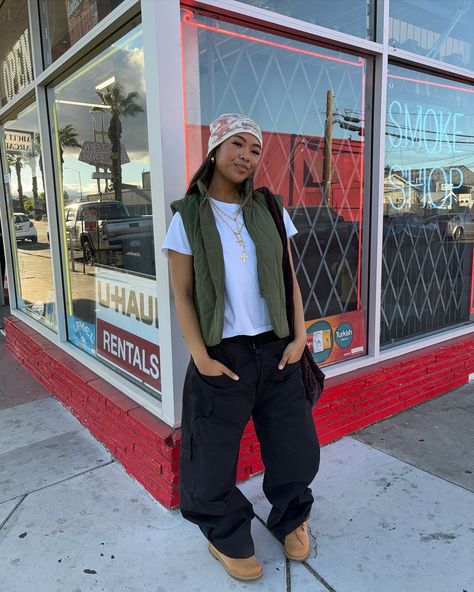 back to school fit inspo😚 ⭐️green vest & cargos: @blacktailor ⭐️shoes: @timberland ⭐️beanie: @greedyunit ⭐️jewelry: @enroutejewelry_ ootd, back to school fit, streetwear outfit, streetwear mens outfit, streetwear fashion women Streetwear Vest Outfit, Vest Streetwear Outfit, Fall Streetwear Women, Streetwear Mens Outfits, Timberland Beanie, Vest Streetwear, Street Style Outfits Casual, Fall Streetwear, Cargo Vest