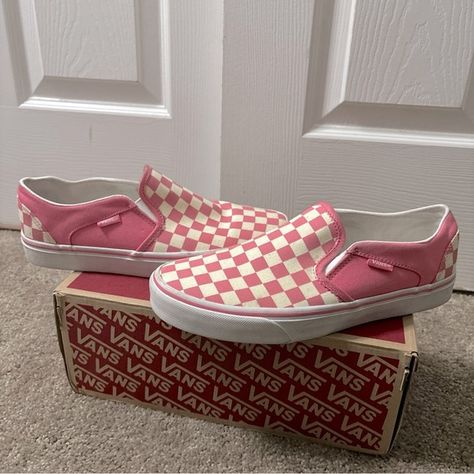 Pink & White asher checkerboard vans White Checkered Vans, Pink And White Checkered, Checkerboard Vans, Black White Sneakers, Checkered Vans, Black And White Sneakers, Checkerboard Pattern, Sneaker Games, Stay Active