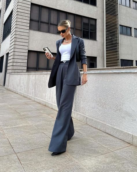 Tech Executive Fashion, 1930s Inspired Outfits, Business Cocktail Outfit, Buisness Casual Women Outfits Chic, Buisness Casual Women, Girl Boss Outfit, Elegantes Outfit Damen, Rok Outfit, Interview Outfits Women