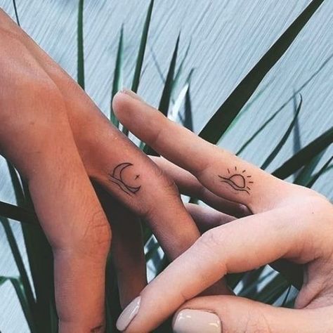 Cute couple tattoo Ideas! Creative Matching Tattoos, Best Friend Tattoos Small, Tatuaje Cover Up, Friend Tattoos Small, Matching Bff Tattoos, Matching Friend Tattoos, Mystic Quotes, Small Matching Tattoos, Matching Best Friend Tattoos