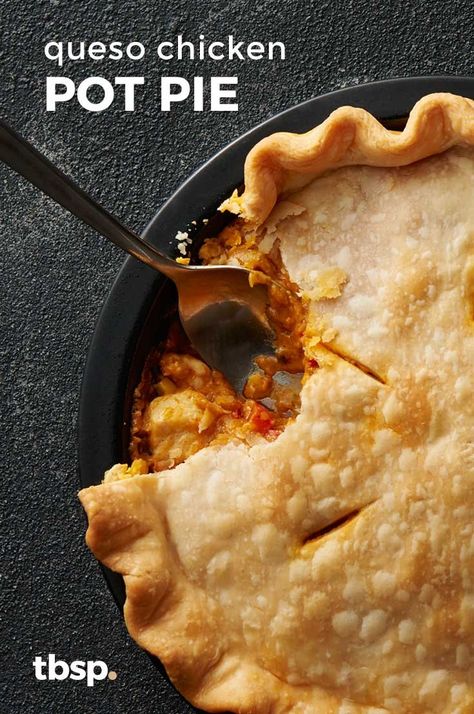 Pie Crust Dinner, Chicken Bell Pepper, Refrigerated Pie Crust, Top Chicken Recipes, Queso Cheese, Pot Pies Recipes, Flaky Pie Crust, Pot Pies, Pie Crust Recipes