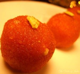 Motichoor Laddoo - Motichoor Laddu or Laddoo are basically a ball-shaped sweets very famous in India.  Recipe at:  http://thetastesofindia.com/motichoor-ladoo-recipe-motichur-laddu/ Motichoor Ladoo Recipe, Motichoor Ladoo, India Recipes, Ladoo Recipe, Vegetarian Foods, Indian Dessert Recipes, Indian Desserts, Indian Sweets, Healthy Sweets Recipes