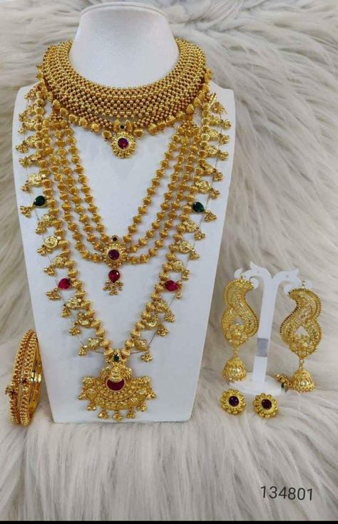 Traditional Maharashtrian Jewellery, Marriage Pic, Kolhapuri Saaj, Bindi Designs, Lakshmi Mata, Mughal Jewelry, Indian Gold Necklace Designs, Maharashtrian Jewellery, Fashion Jewelry Necklaces Gold