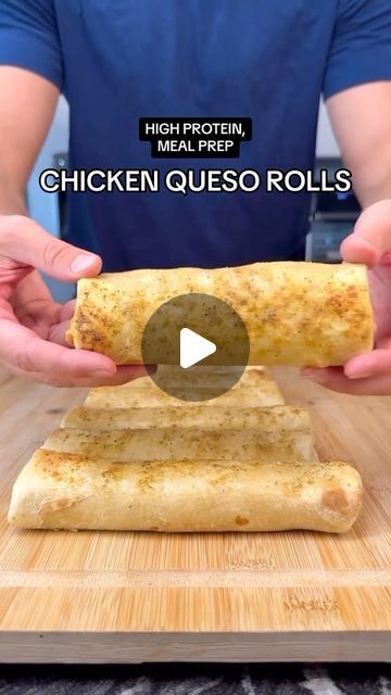 Daily High Protein Recipes on Instagram: "Macro-Friendly Queso Chicken Rolls 😮‍💨  Credit: @stealth_health_life  Per Queso Roll (Makes 😍 335 cals 35g Protein 25g Carbs 9g Fat  Store frozen and reheat by microwaving for 2-3 minutes and you have one of the easiest and tastiest high protein snacks you can get 👌  Ingredients:  20oz chicken breast (~3 chicken breasts) Juice of 1 lime 1 packet taco seasoning (or any seasoning of choice)  Queso sauce: 200g 2% cottage cheese 75g fat free greek yogurt 4 tablespoons salsa 2 tablespoons red enchilada sauce Garlic powder & salt to taste   4 tablespoons pico de gallo 50g reduced fat cheese 50g fat free cheddar  8 low carb burrito tortillas (I used @eatcounter high protein tortillas)  Are you trying this?  #mealprep #macrofriendly #flexibledieting #q Macro Friendly Queso Chicken Rolls, Meal Prep Wraps Healthy Recipes, Queso Chicken Burritos, Chicken Queso Rolls, Queso Chicken Rolls, Protein Sandwiches Lunch Ideas, Low Carb Chicken Wraps, High Protein Snacks For Picky Eaters, Lunch High Protein Meal Prep