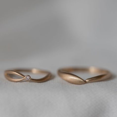 Simple Wedding Ring Sets, Couple Rings Design Unique, Couple Rings Wedding Gold, Wedding Ring Couple, Couple Rings Gold, Minimalist Wedding Ring, خواتم خطوبة, Hand Jewelry Rings, Couple Ring Design