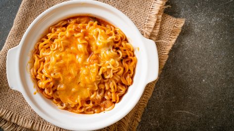 Instant ramen noodles are an easy, inexpensive meal to keep on hand. However, you might you want to try Korea's cheesy, spicy spin on this popular noodle dish. Ramen Sauce Recipes, Ramen Tiktok, Ramen Sauce, Ramen Cheese, Types Of Ramen, Spicy Ramen Noodles, Spicy Ramen, Meat Salad, Noodle Dish