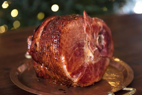 Maple-Glazed Spiral Ham Recipe City Ham Recipe, Savory Cocktails, Country Ham Recipes, Ham Glazed, Glaze Ham, Whole Ham, Pork Entrees, Ham Dinner, Roasted Ham