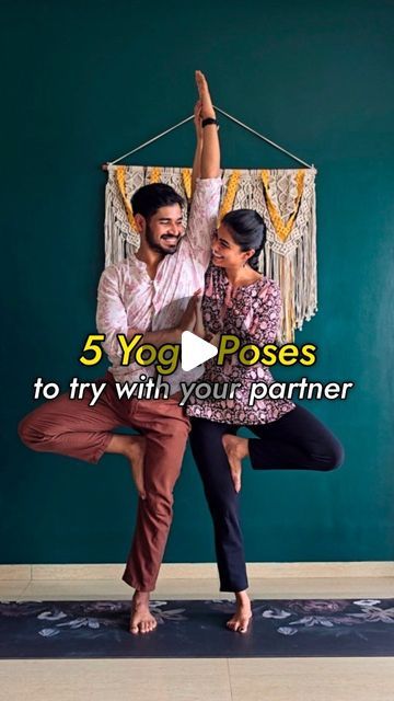 Partner Yoga Poses Couple, Fun Yoga Poses For Two People, Couple Stretches, Partner Yoga Poses For Beginners, Couples Yoga Challenge, Partner Stretches, Passive Stretching, Couple Yoga, Fun Yoga Poses