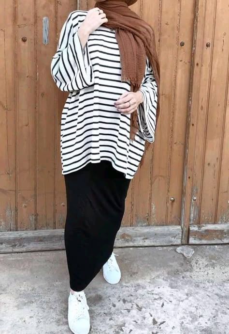 Plus Size Hijabi Outfits, High Waist Pencil Skirt, Muslim Outfits Casual, Hijab Style Casual, Stylish Winter Outfits, Hijabi Fashion Casual, Mode Abaya, Winter Fashion Outfits Casual, Bridal Dress Fashion