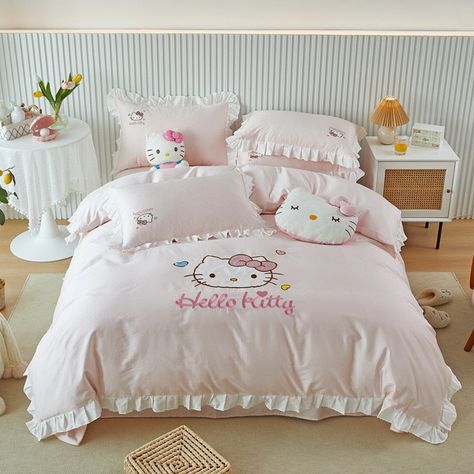 ORIGINAL PRICE: $299.99CONDITION: BRAND NEW Sanrio100% Cotton Bedding 4 Piece Set Introducing the Kids Four Piece Set, the perfect addition to your bedroom! Made with 100% cotton, this set is not only soft and comfortable, but also skin-friendly and breathable, ensuring a comfortable and healthy sleep experience. Here are some key features and benefits of the Hello Kitty Four Piece Set: 100 pieces of damask cotton fabric with a high count and density for ultimate comfort and durability 3D high-d Hello Kitty Bedsheet, Hello Kitty Comforter Sets, Hello Kitty Pillow Case, King Bed Aesthetic, Hello Kitty Bed Set, Hello Kitty Bed Sheets, Sanrio Bedroom Ideas, Hello Kitty Themed Room, Hello Kitty Room Ideas