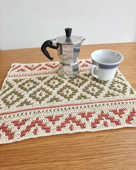 Bohemian Mosaic Placemat Crochet Placemat Patterns, Crochet Headbands, Crochet Placemats, Corner To Corner Crochet, Mosaic Crochet, Crochet Table, Placemats Patterns, Crochet Table Runner, Crochet Home Decor