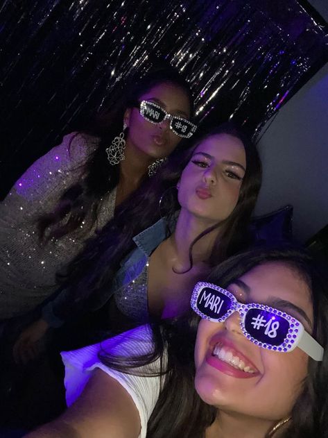 18th Birthday Accessories, 19 Birthday Ideas Gift, 18th Birthday Sunglasses, 21st Birthday Sunglasses, Writing On Glasses Party, Prom Glasses Ideas, Writing On Sunglasses Party, Birthday Glasses Ideas, Party Accessories Ideas