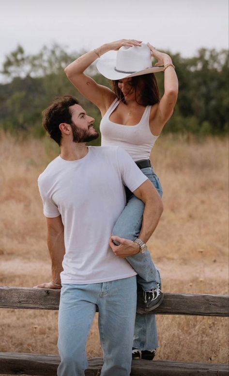 Country Inspired Engagement Photos, Engagement Photos Ideas Western, Western Chic Engagement Photos, Cowgirl Engagement Pictures, Western Style Engagement Photos, Cowboy Engagement Pictures, Engament Pics, Cowboy Engagement Photos, Orange Photoshoot