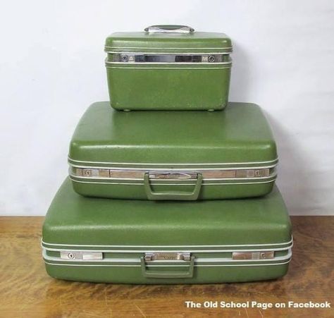 Green Luggage, Green Images, Samsonite Luggage, Vintage Suitcases, 60s Retro, Vintage Suitcase, Vintage Luggage, Vintage Memory, Train Case