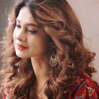 Zoya Siddiqui, Queen Jenny, Jennifer Winget Beyhadh, Bridal Jewellery Inspiration, Beautiful Curly Hair, Jennifer Love, Jennifer Winget, Ideas For Instagram Photos