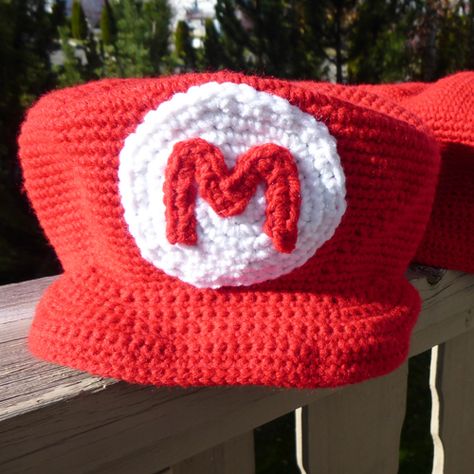 Crochet Mario Casquette - Free Pattern Mario Hat Pattern, Crochet Mario Hat, Crochet For Children, Crochet Mario, Mario Crochet, Mario Hat, Crochet Pattern Tutorial, Hat Patterns Free, Crochet Hat Free