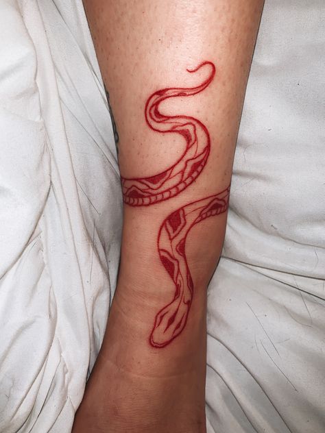 Snake Ankle Tattoo, Wrap Around Ankle Tattoos, Tato Lengan Bawah, Wörter Tattoos, Tato Tradisional, Tato Suku, Around Arm Tattoo, Wrap Around Tattoo, Tattoo Snake