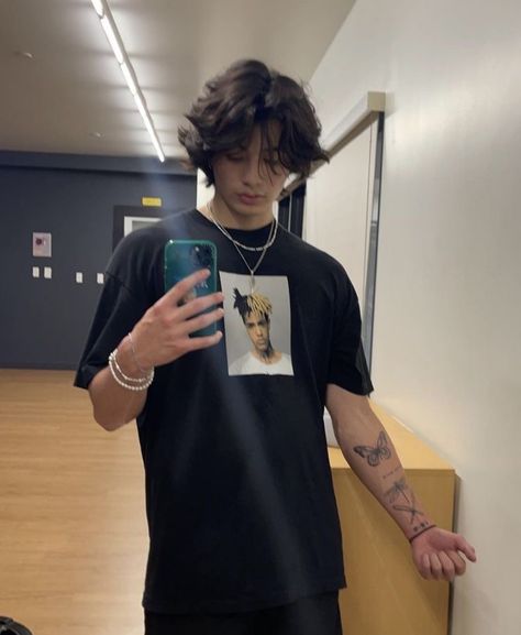 Messy Hair Boy, Fish Out Of Water, Mens Hairstyles Thick Hair, Mens Casual Outfits Summer, Stylish Boys, Men Fashion Casual Outfits, Long Hair Styles Men, Messy Hairstyles, Pretty Men