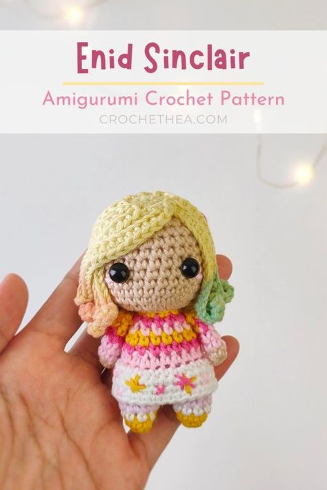 Crochet Parrot, Enid Sinclair, Pola Amigurumi, Crochet Keychain Pattern, Crochet Goodies, Crochet Stitches For Beginners, Fun Crochet Projects, Crochet Keychain, Crochet Doll Pattern