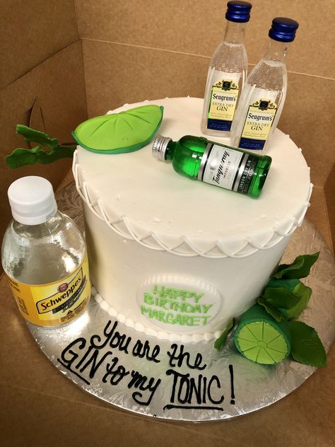 Gin & Tonic Birthday Cake You are the Gin to my Tonic Gin Tonic Cake, Gin Themed Birthday Cake, Liquor Cupcakes, Parrot Cake, Gin And Tonic Cake, Carnival Birthday Cakes, Man Cakes, Cake Bday, Liquor Cake