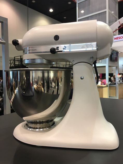 See KitchenAid's New Mixer Colors (Plus One More Suprise!) — International Home & Housewares Show 2017 Kitchenaid Mixer Milkshake, Milkshake Kitchenaid Mixer, Kitchenaid Mixer Decor Ideas, White Kitchenaid Mixer, White Kitchen Aid, Kitchenaid Mixer Colors, Baking Supplies Organization, Kitchenaid Artisan Stand Mixer, Electric Skillet Recipes