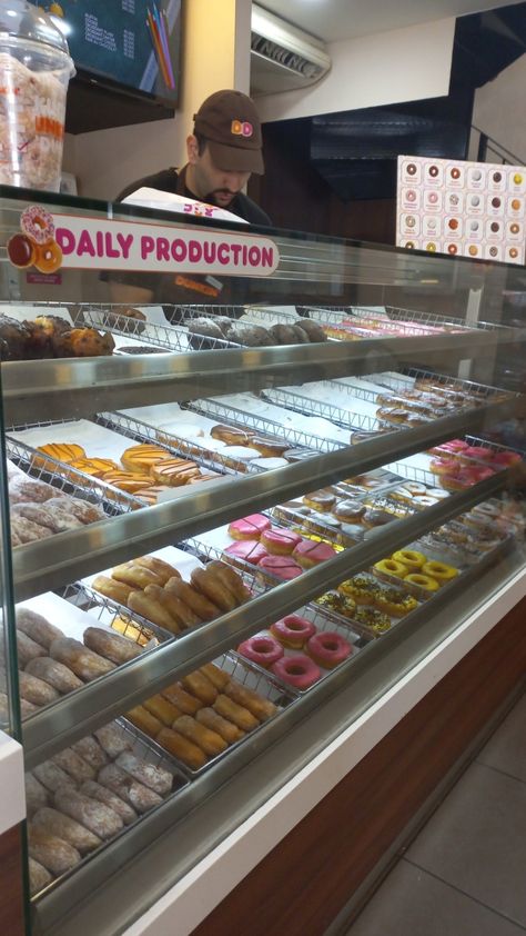 Donut Story, Dunkin Donuts Breakfast, Dunkin Donut, Tim Hortons, Breakfast Dessert, Donuts, Barcelona, Dessert, Nails