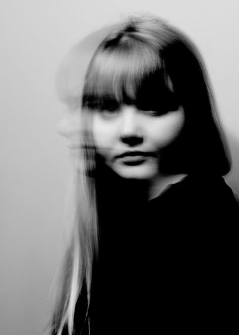 black and white photography, motion, long exposure, portrait, canon Movement Portrait Photography, Blurred Motion Photography, Distorted Portraits Photography, Double Exposure Photography Ideas, Self Expression Photography, Movement Photography Ideas, Motion Photography Ideas, Long Exposure Photography Ideas, Motion Portrait