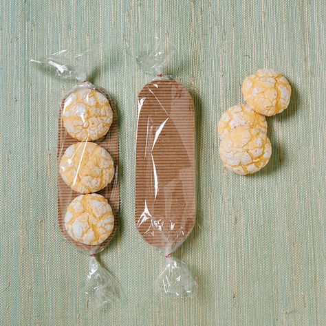 Diy Packaging Ideas, Cookie Wrapping Ideas, Diy Cookie Packaging, Cookie Gift Packaging, Bake Sale Packaging, Cookies Packaging, Diy Packaging, Biscuits Packaging, Baking Packaging