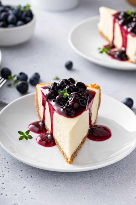 Creamy, rich cheesecake flavored with a bit of lemon zest is crowned with blueberry topping in this lovely blueberry cheesecake. This is one dessert you’ll want to make all year round! Mousse Mascarpone, Blueberry Cheesecake Recipe, No Bake Summer Desserts, No Bake Blueberry Cheesecake, Rich Cheesecake, Blueberry Topping, Comfort Desserts, Homemade Cheesecake, Dessert For Two