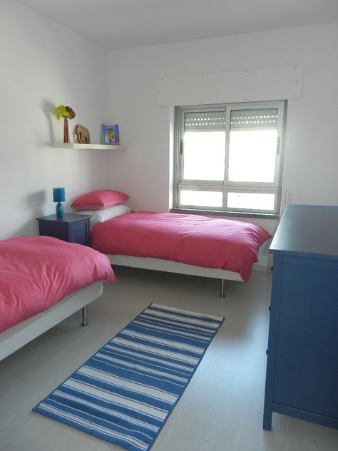 small room two twin beds | Apartment Layout | Apartment for rent in Carcavelos near Lisbon Twin Beds Guest Room, Beds For Small Rooms, Bedroom Furniture Layout, Small Kids Room, Bedroom Decor For Small Rooms, Two Twin Beds, Babies Room, Shared Bedroom, Twin Beds