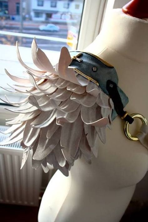 Feather Pauldron, Paladin Cosplay, Decorative Armor, Armor Shoulder, Shoulder Decoration, Class Calendar, Foam Armor, Eksterior Modern, Shoulder Piece