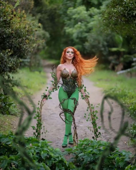 Fighting Through The Roots. 🌹💋☣️ @graciethecosplaylass as Poison Ivy Photographed by @cosnapography Edited by @calop_ #PoisonIvy #PamelaIsley #GothamCitySirens #GothamSirens #GothamCity #Gotham #HarleyQuinn #Catwoman #Batman #DC #DCComics #DCUniverse #PoisonIvyCosplay #BatmanCosplay #DCCosplay #CosplayersOfInstagram #CosplayersOfIG #Cosplayer #Cosplay #PinUp #Green #Leaves #RedHead #Garden #Spring #Flowers Poison Ivy Poses, Poison Ivy Photoshoot Ideas, Redhead Cosplay, Poison Ivy Halloween, Poison Ivy Comic, Catwoman Batman, Ivy Cosplay, Pamela Isley, Poison Ivy Cosplay